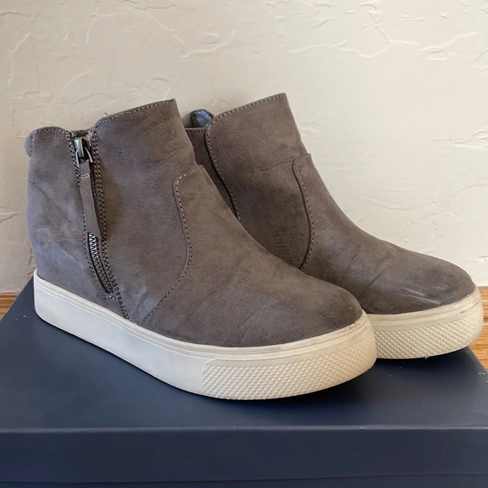 Universal Thread Booties - Picture 3 of 4